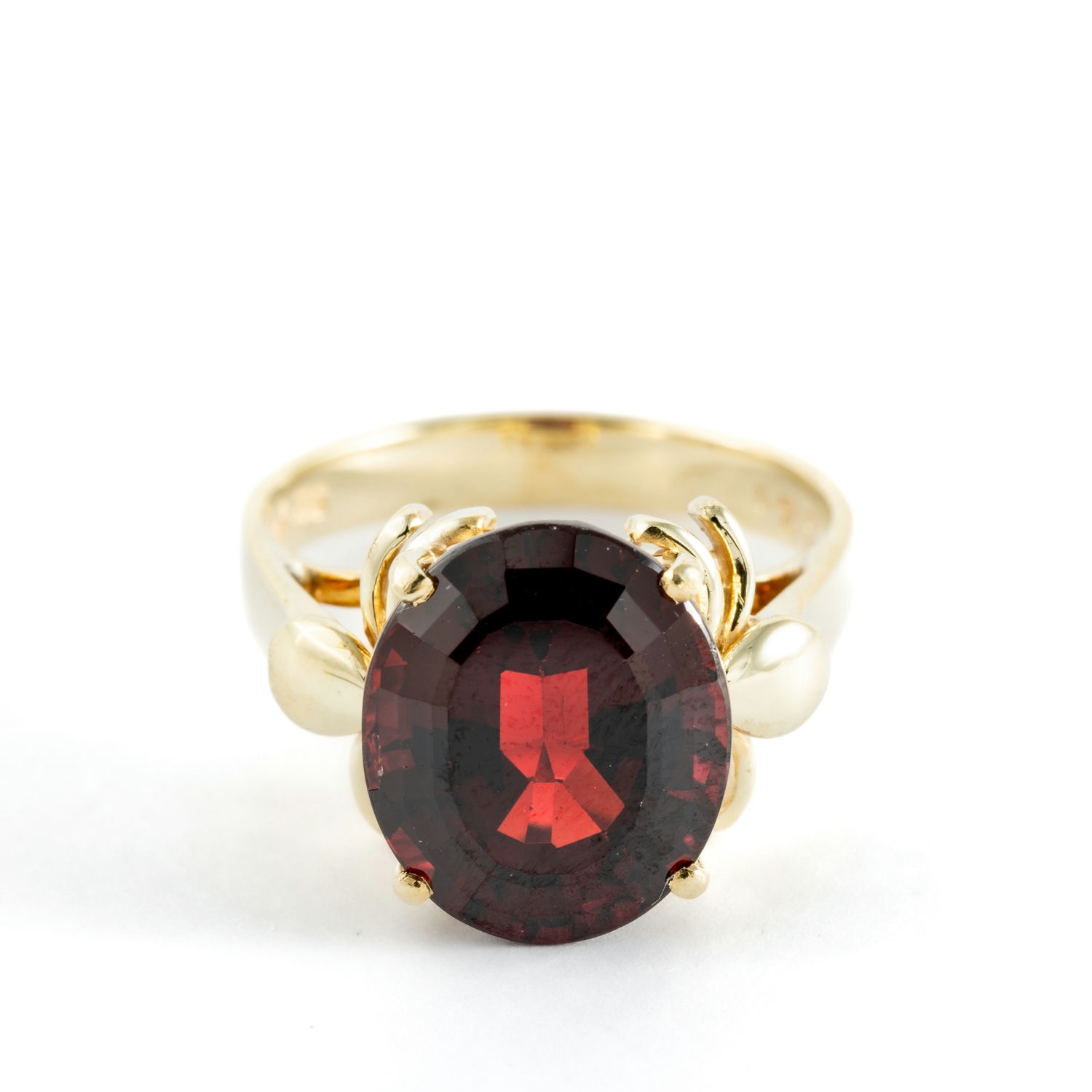 Garnet Ring 9ct Gold
