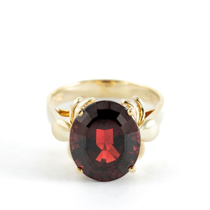 Garnet Ring 9ct Gold