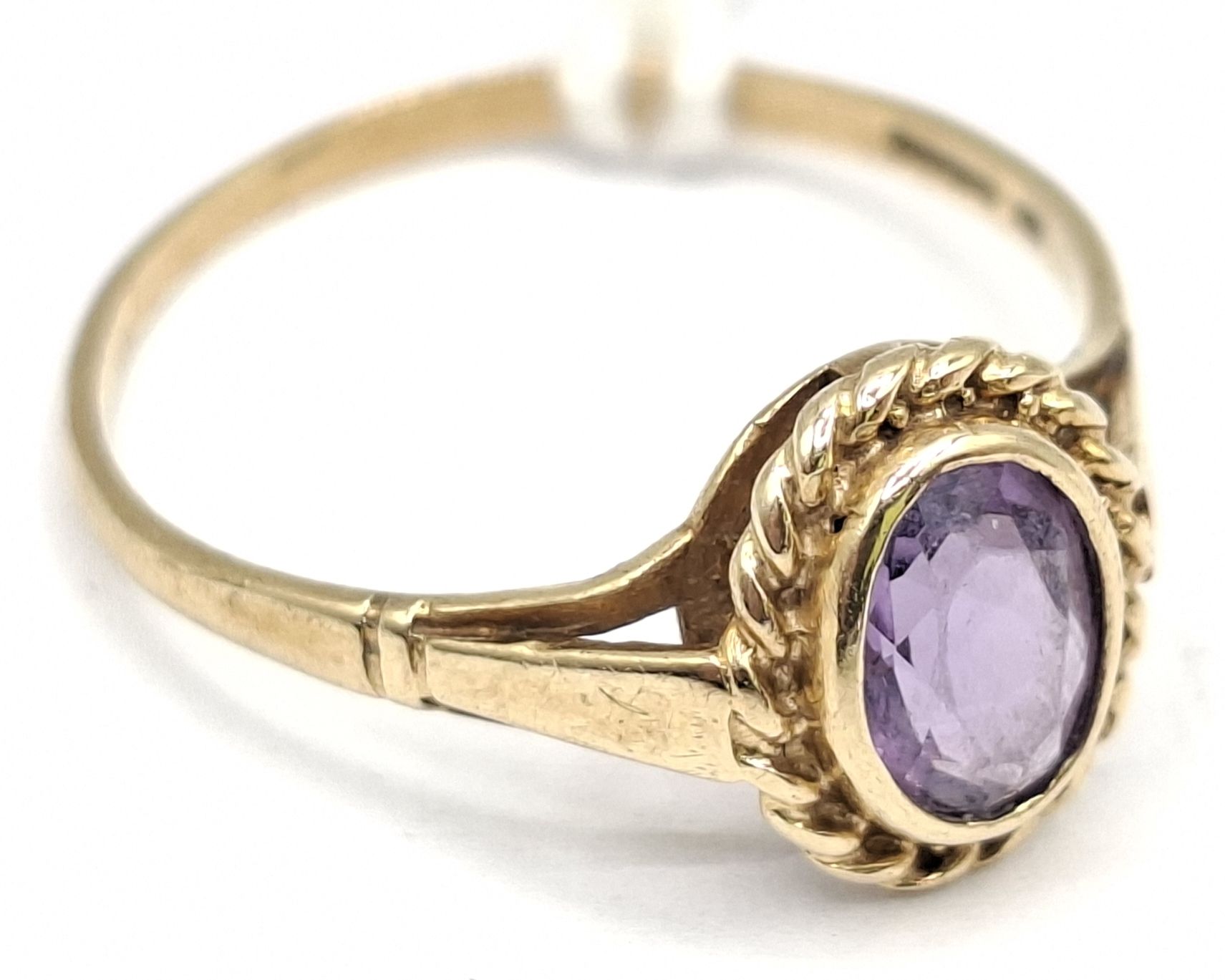 1035 · 9CT GOLD AMETHYST RING