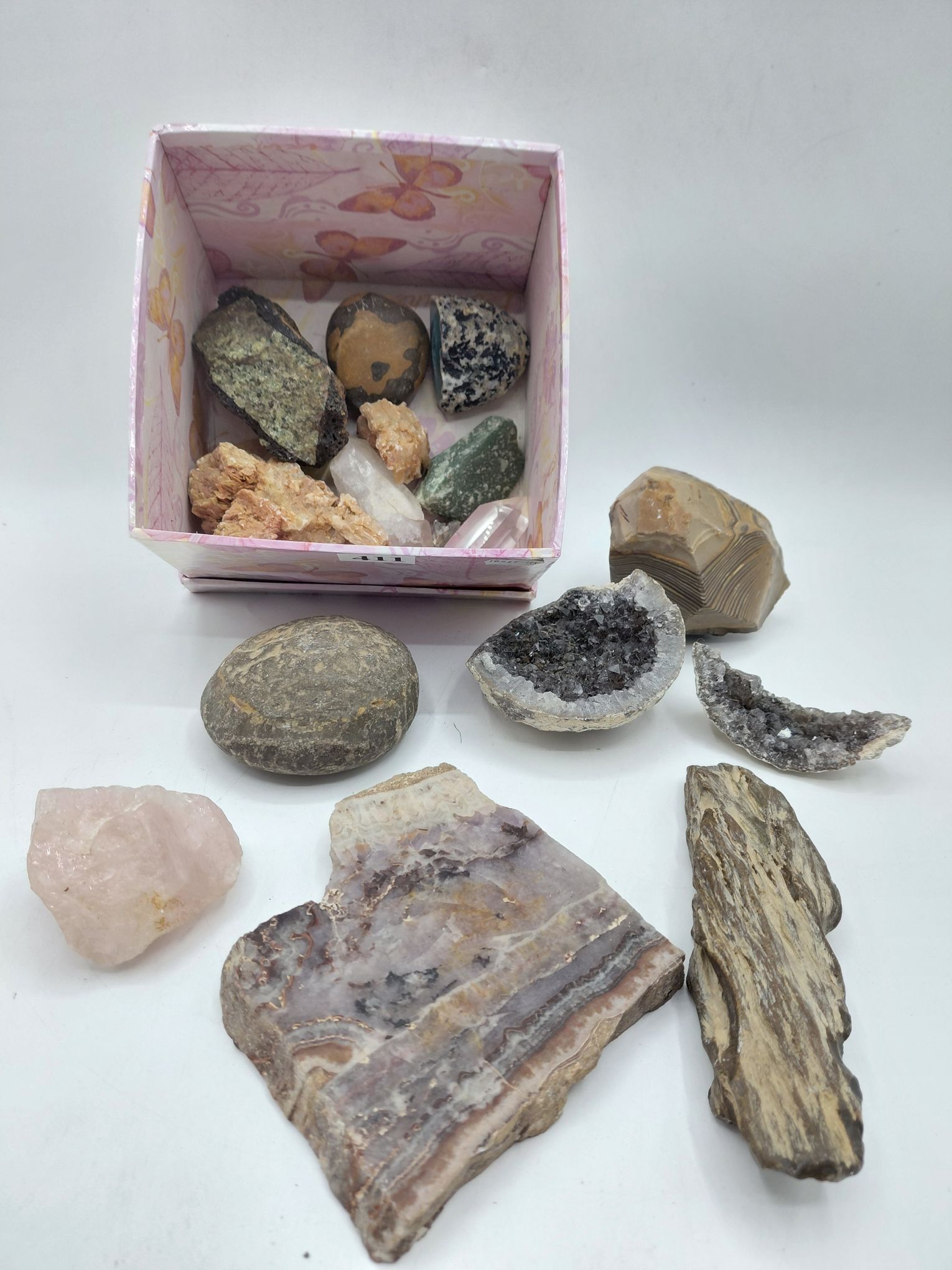 411 · COLLECTION OF GEOLOGICAL SPECIMENS