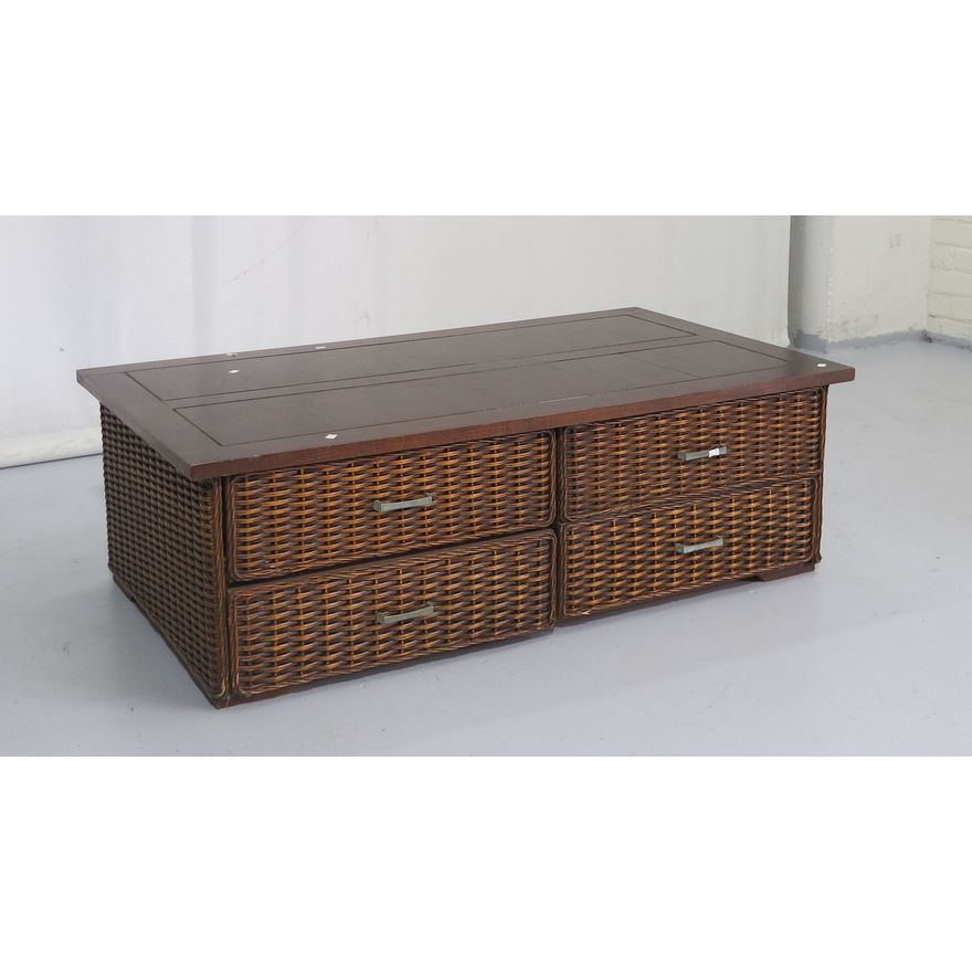 DOUBLE-SIDED COFFEE TABLE