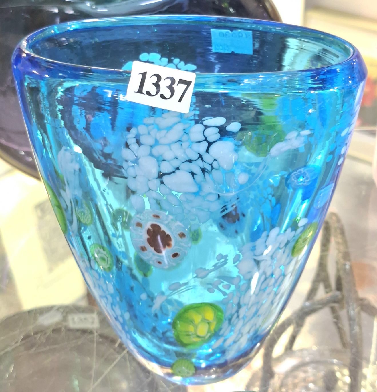 1337 · ART GLASS VASE