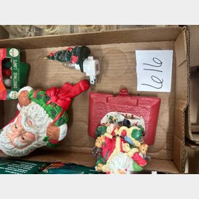 2 Christmas stocking holders, highlight and bulbs