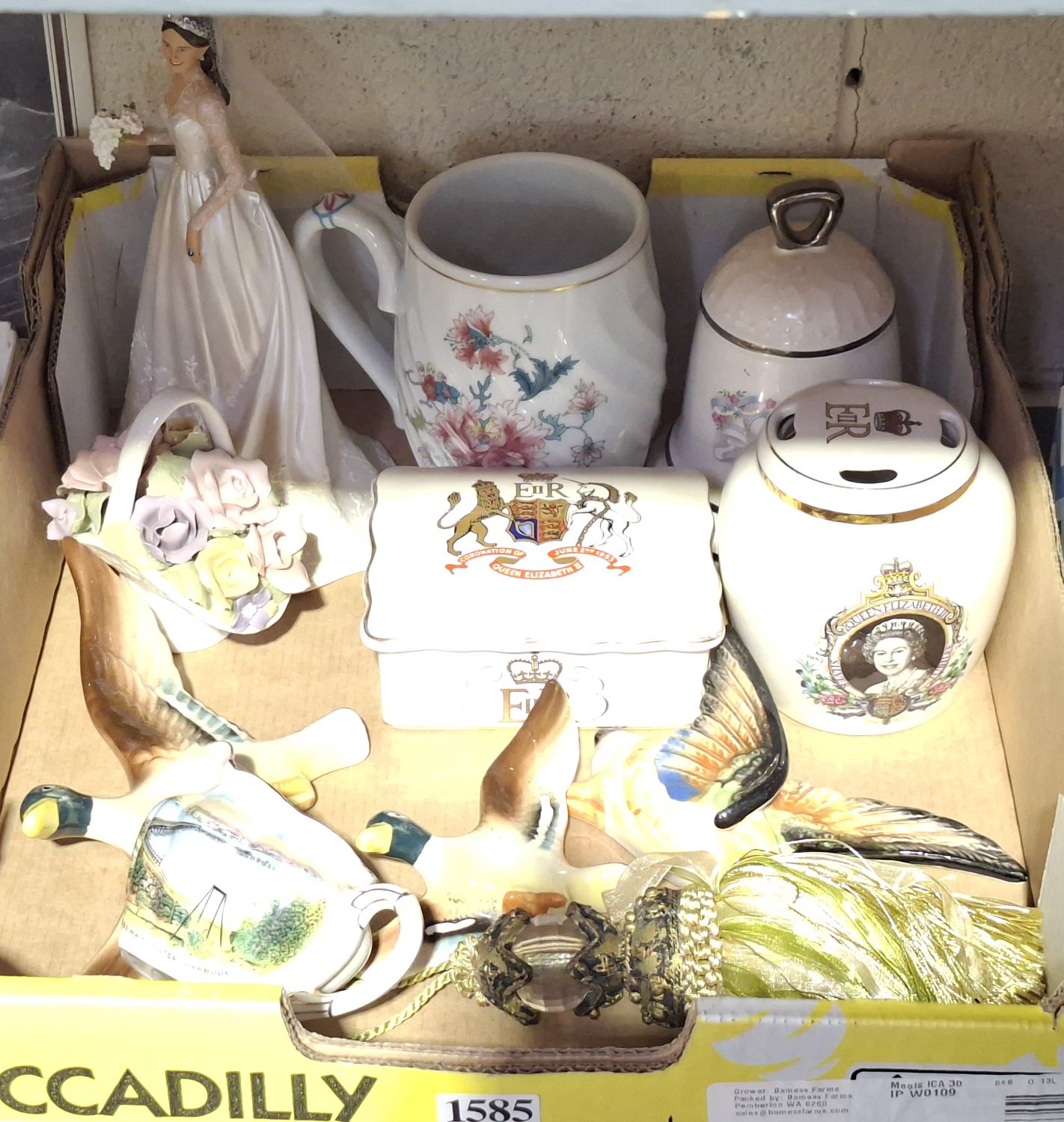 WALL DUCKS AND ROYAL ALBERT