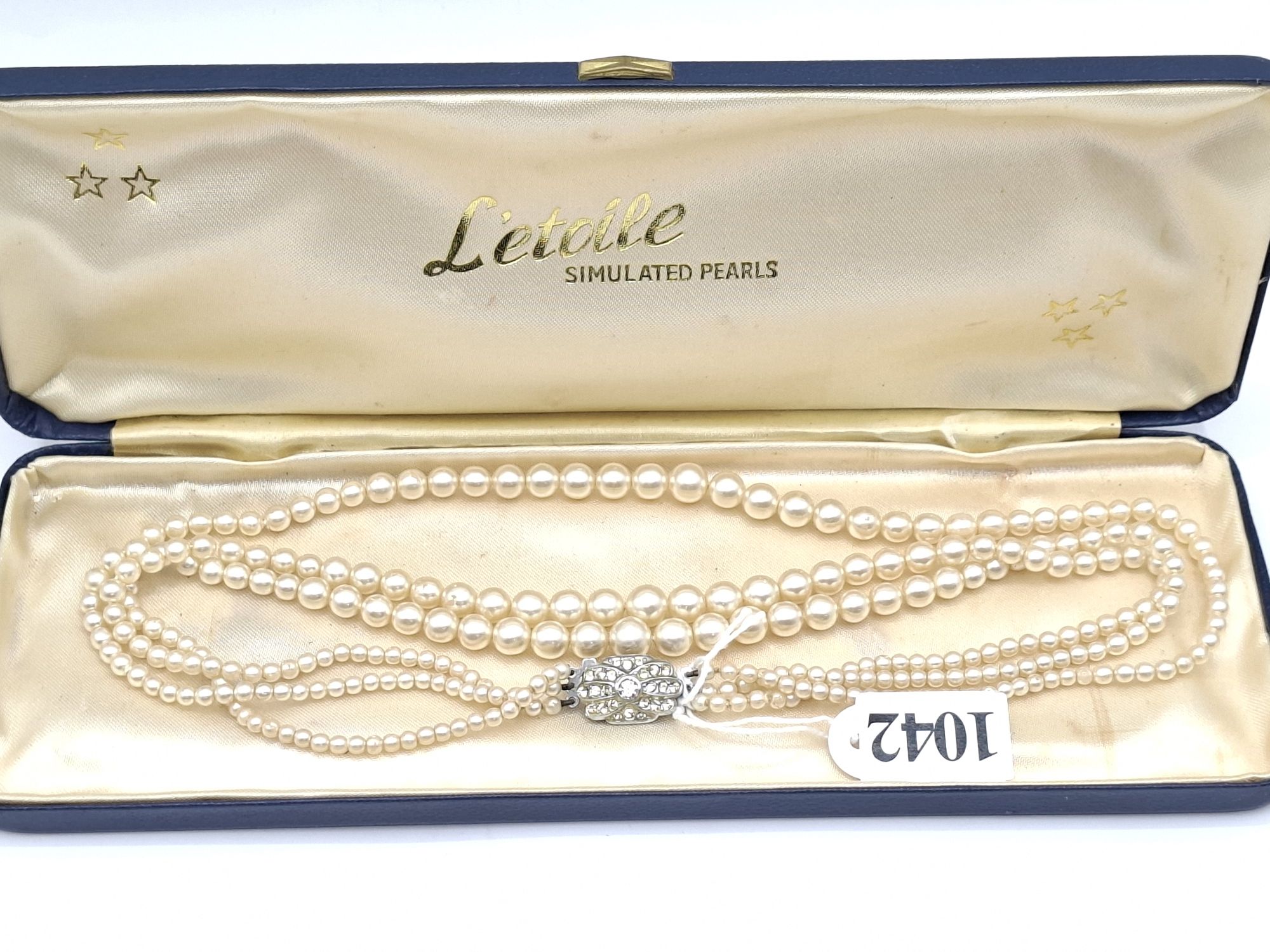 1042 · L'ETOILE STRAND OF SIMULATED PEARLS