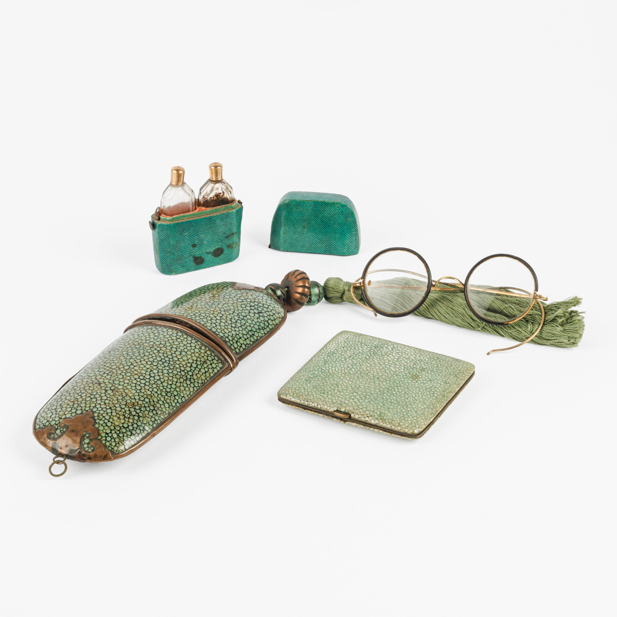 Three shagreen veneered art deco pieces – kavel bij Bernaerts, Antwerp