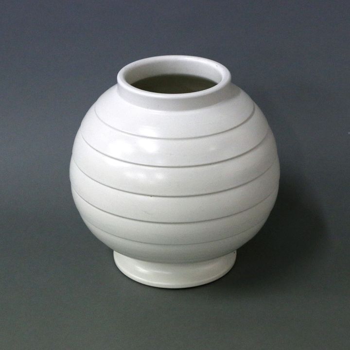 Ernest Shufflebotham for Crown Lynn Potteries - Large hand-potted vase