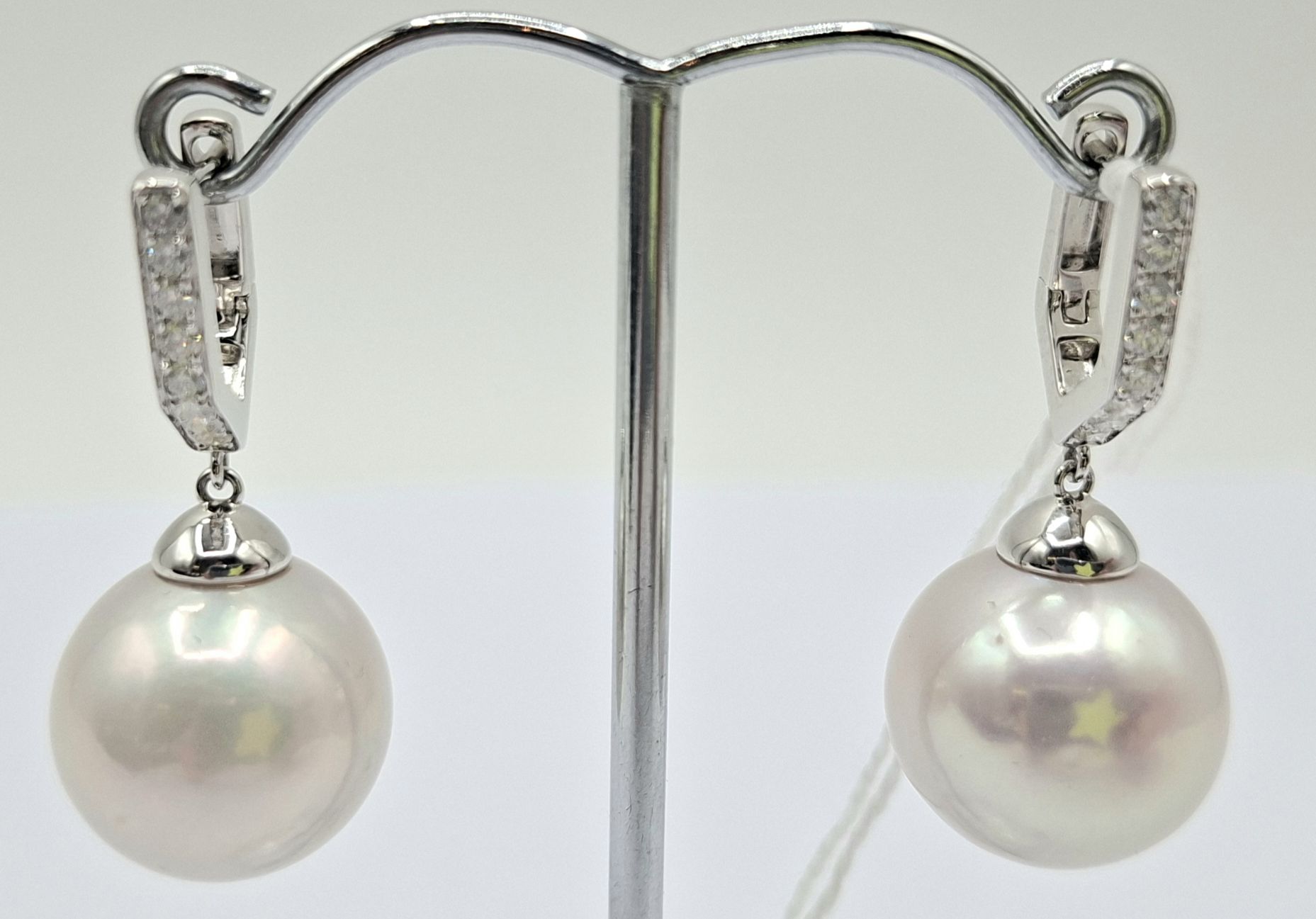 1145 · 9CT GOLD PEARL DROP EARRINGS