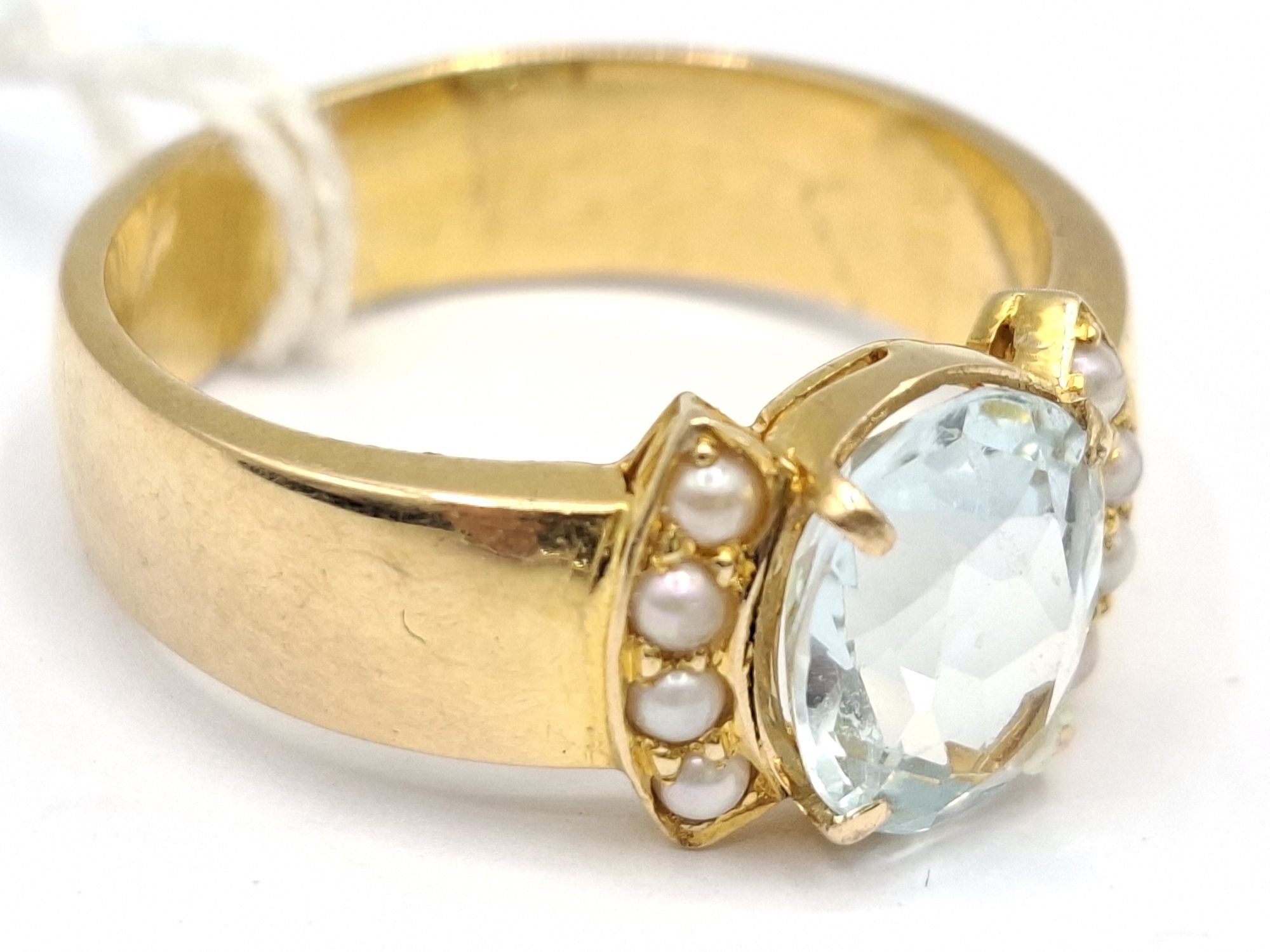 18ct Gold Aquamarine Seed Pearl Ring