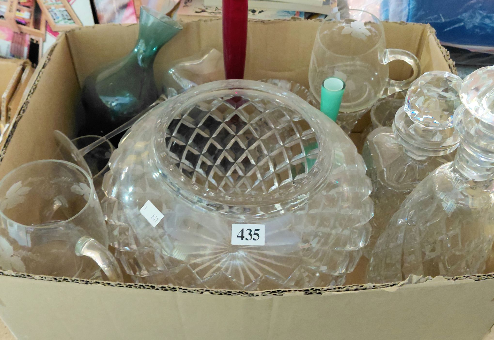 435 · QUANTITY OF CRYSTAL AND GLASS