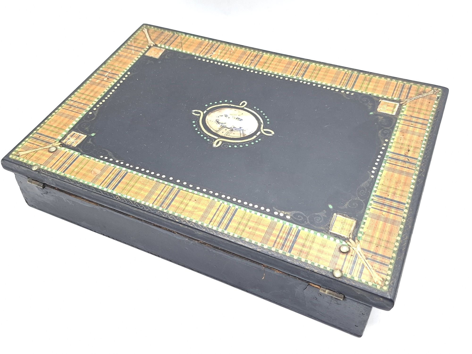 38 · VICTORIAN TRAVELLING WRITING SLOPE