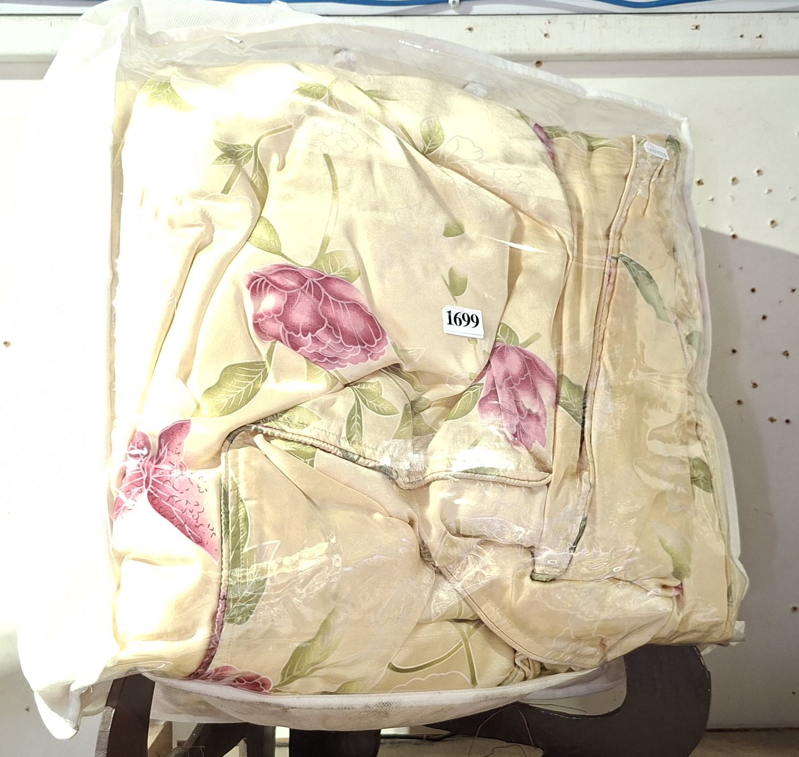 Silk Quilt And Pillowcase