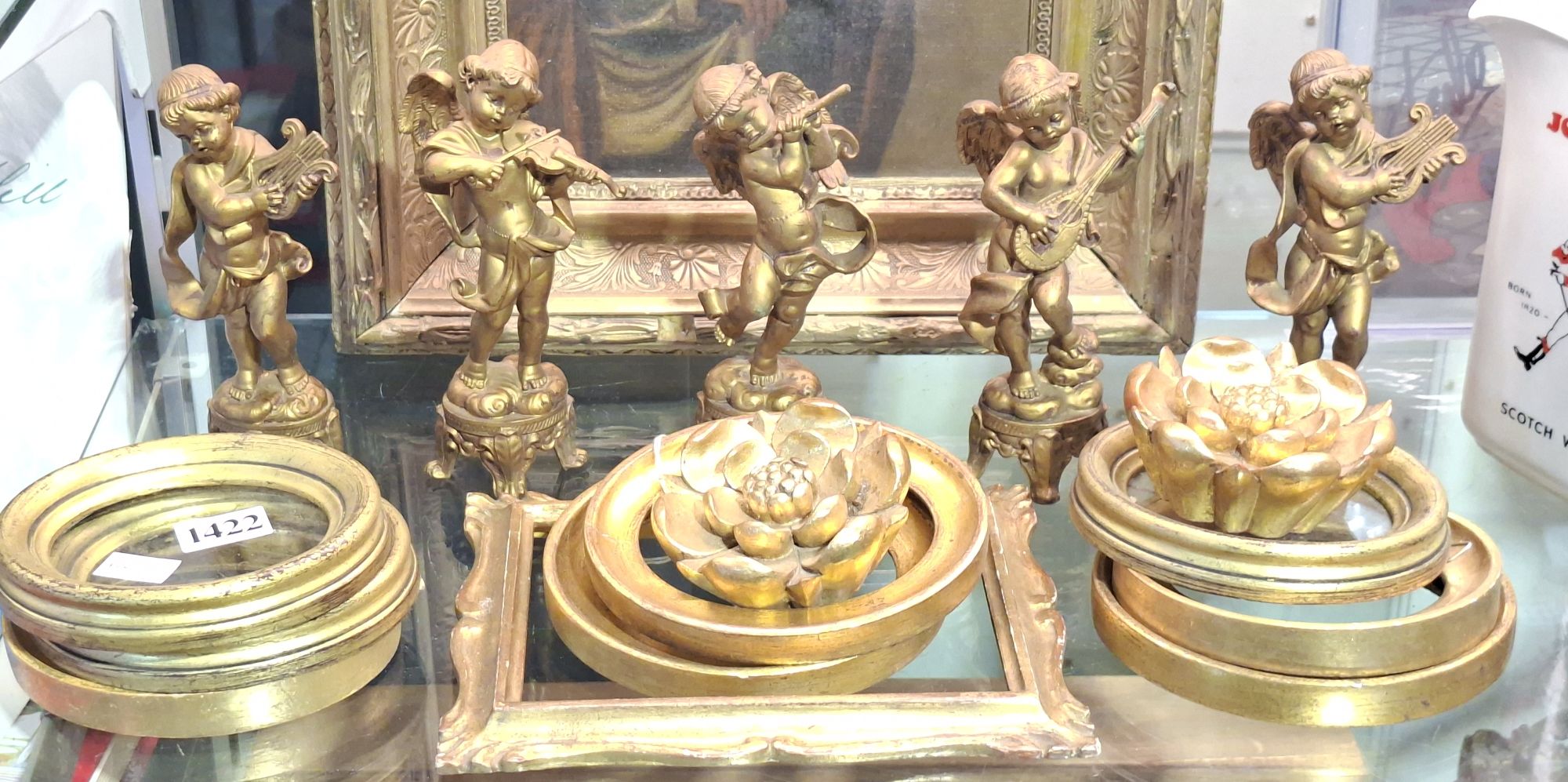 1422 · GILDED DECORATIVE ITEMS