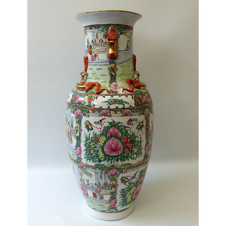 CHINESE FAMILLE ROSE PORCELAIN VASE