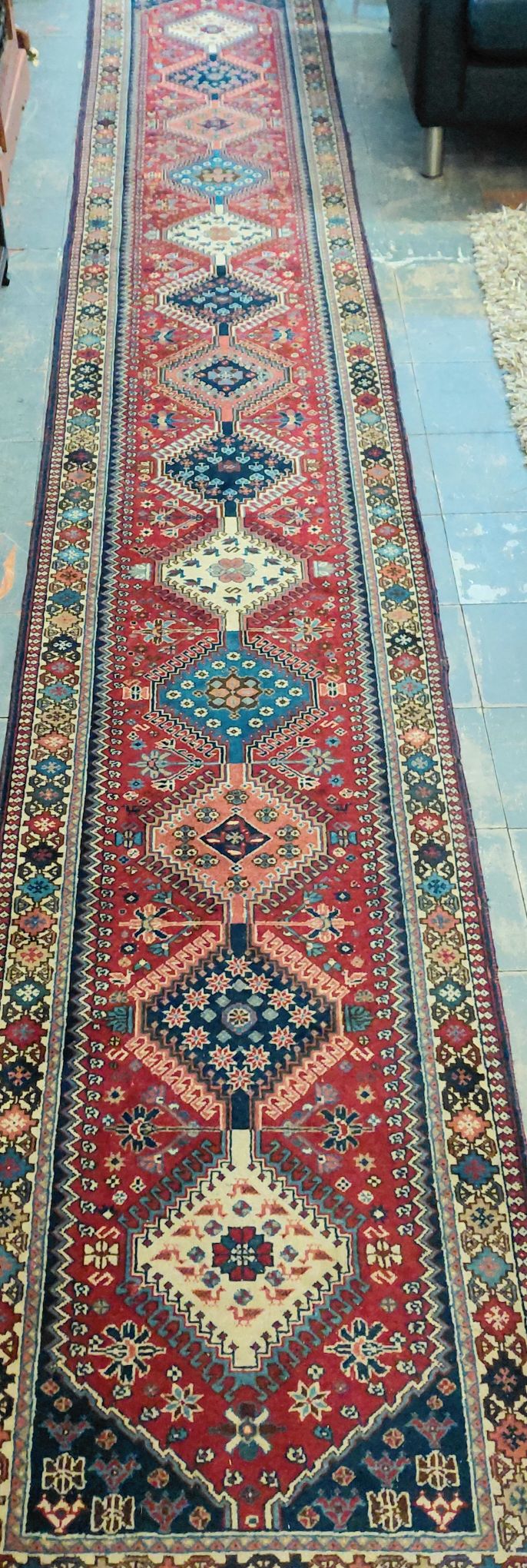 14 · PERSIAN YALEMEH HALLWAY RUG