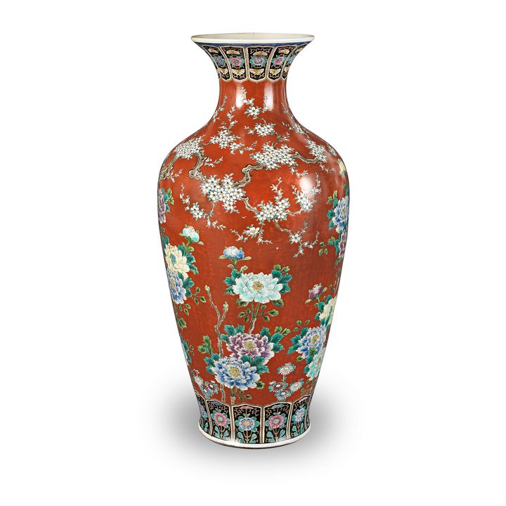 A large late 19th century Japanese tomato ground vase