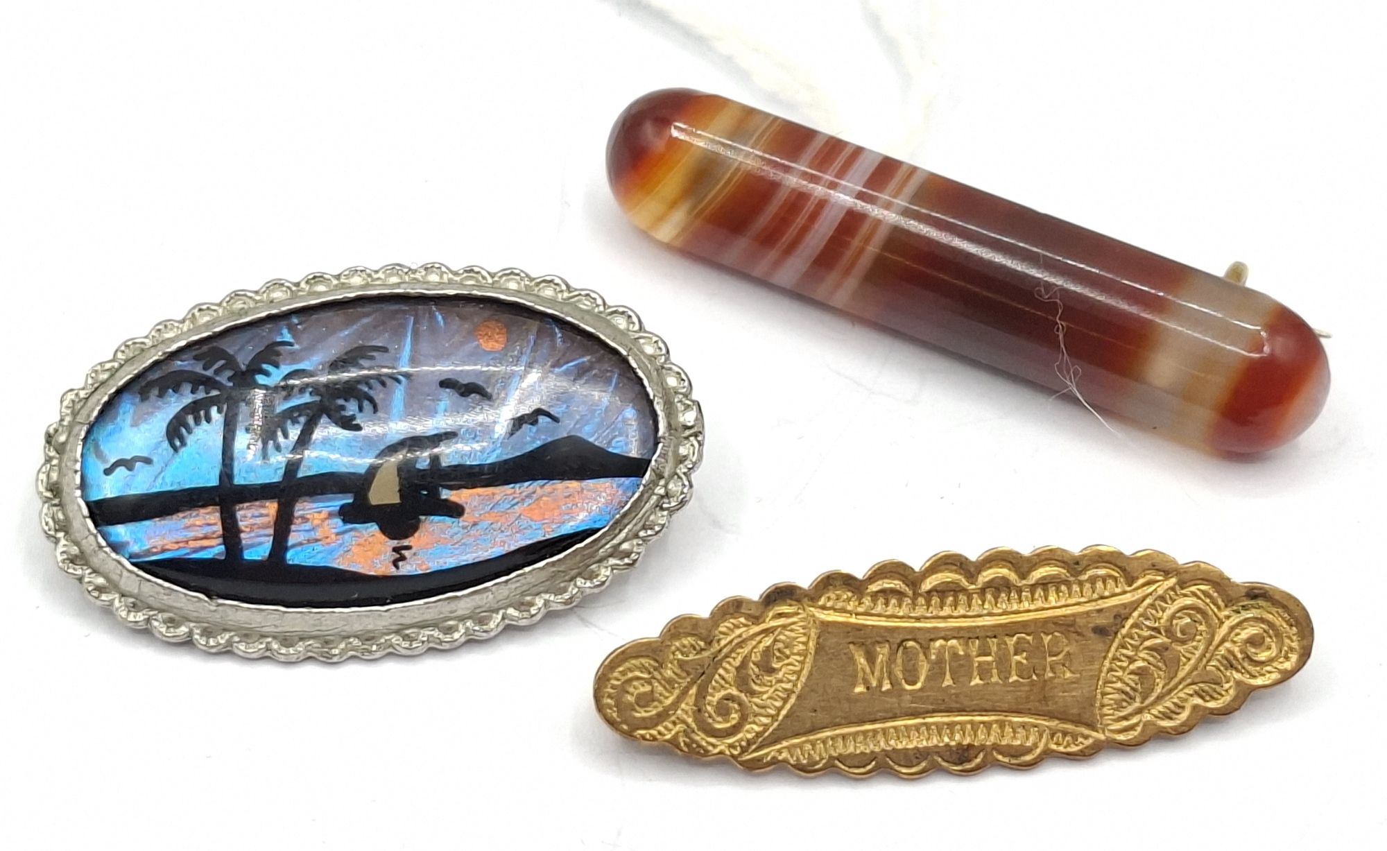 1064 · VINTAGE BROOCHES
