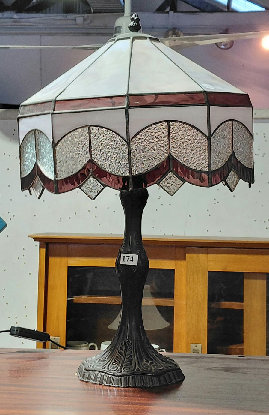 174 · DECORATIVE LEADLIGHT TABLE LAMP