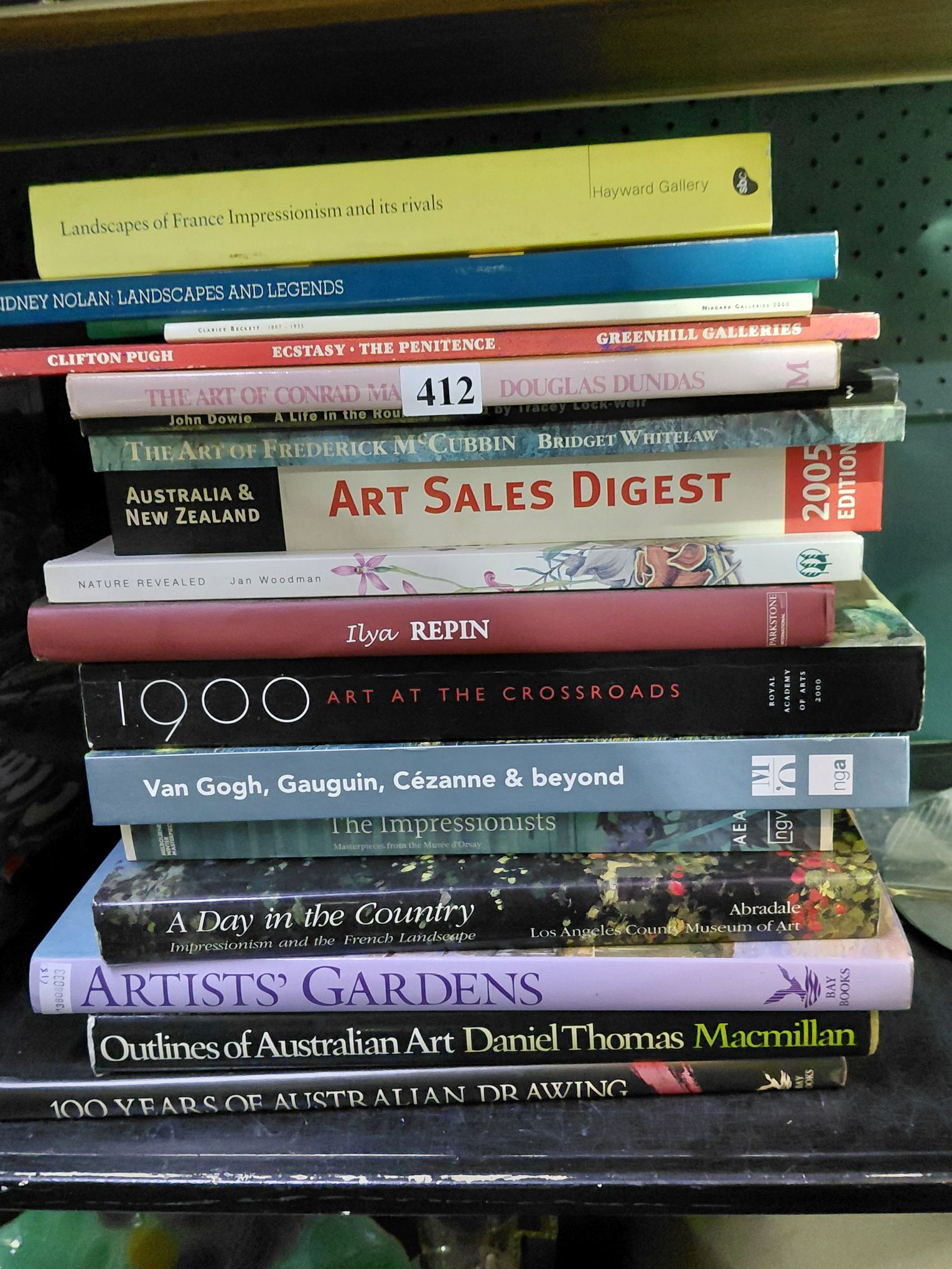 LARGE COLLECTION OF ART BOOKS