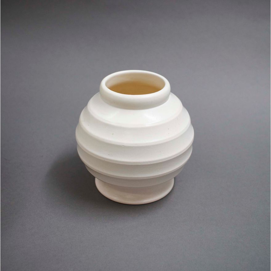 Ernest Shufflebotham for Crown Lynn - Small hand-potted spherical vase