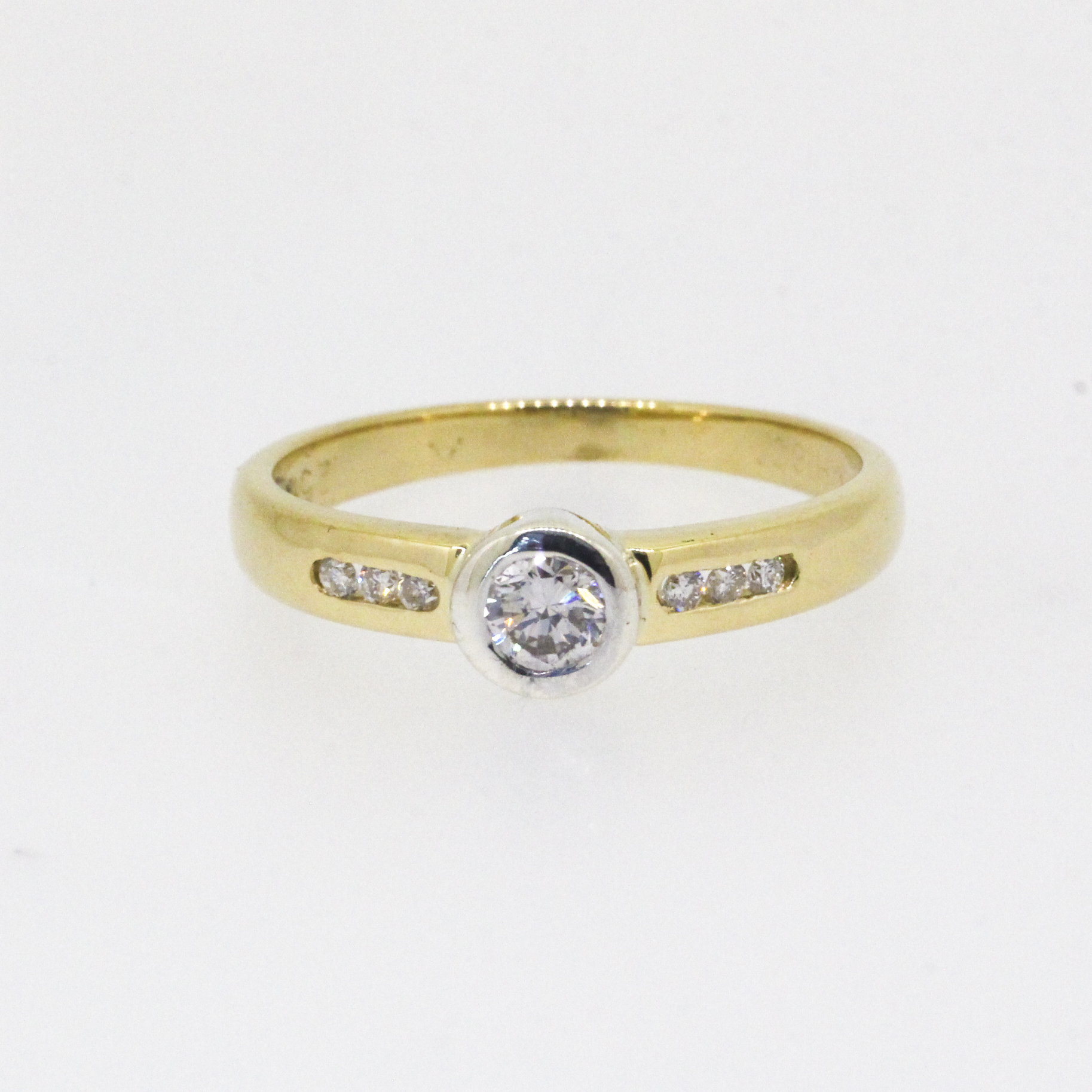 447. · Diamond Ring 2.6g