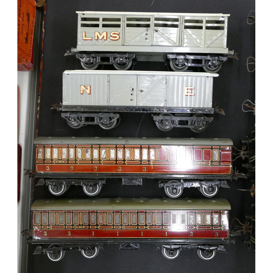 Box 4pc Hornby Passenger Cars