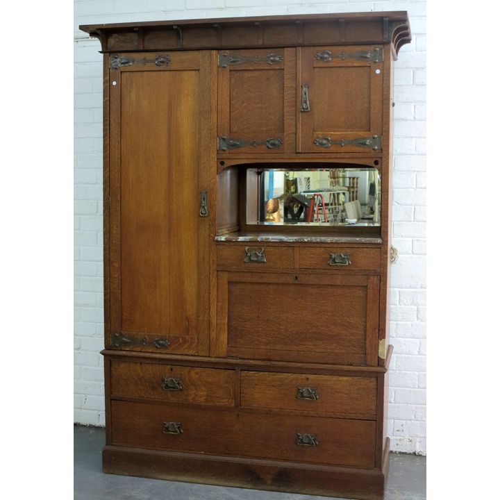 ARTS & CRAFTS GENTLEMAN'S WARDROBE