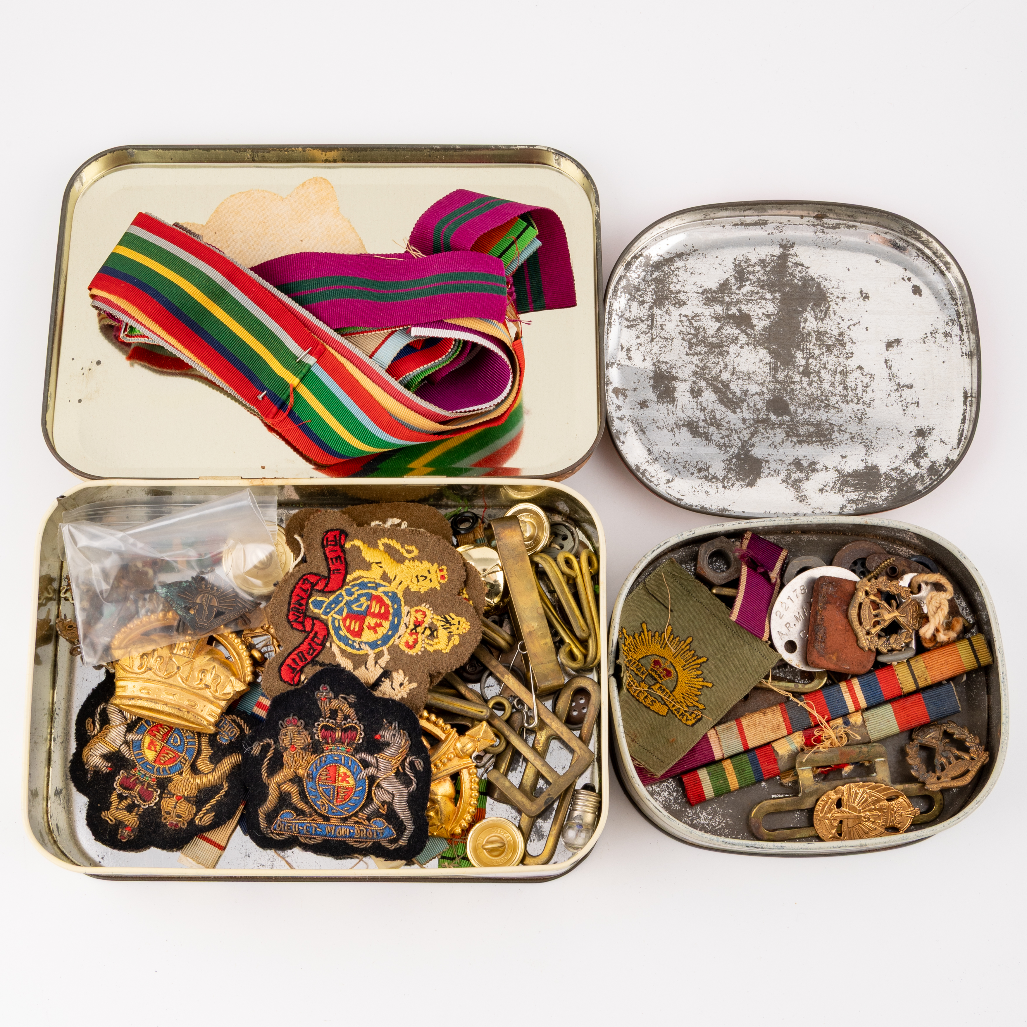 213 · Various Badges, Buttons, Cloth Patches, Ribbons & Tags, WWII,  VF - EF