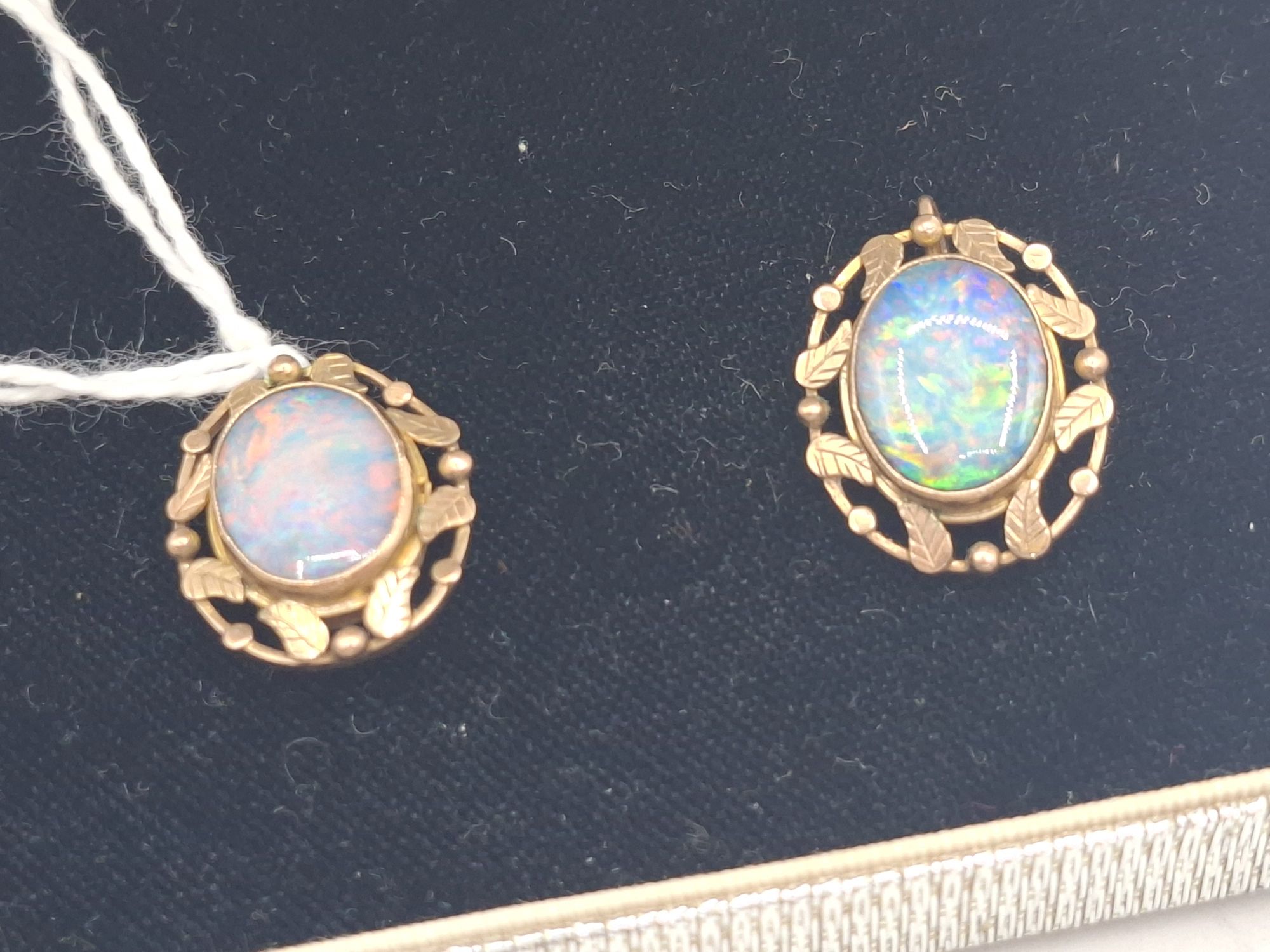 1046 · 9CT OPAL EARRINGS
