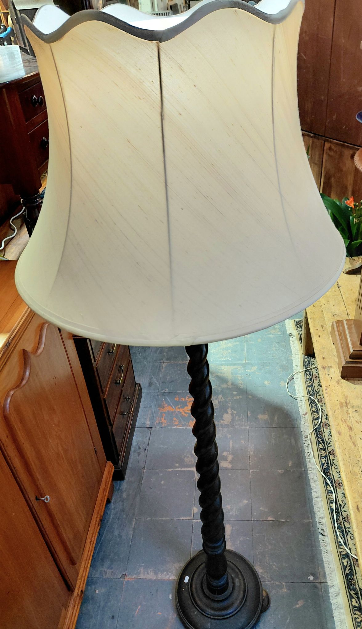 109 · STANDARD LAMP