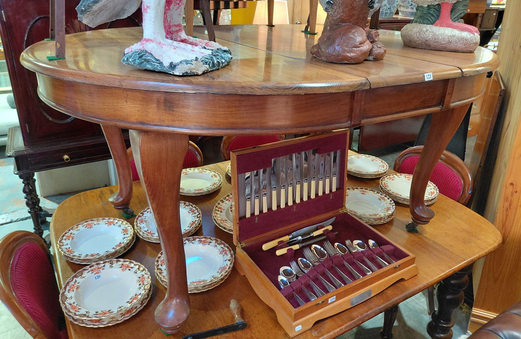 121 · BLACKWOOD DINING TABLE