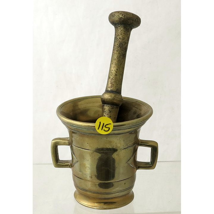 A 19TH CENTURY BRASS MORTAR AND PESTLE.