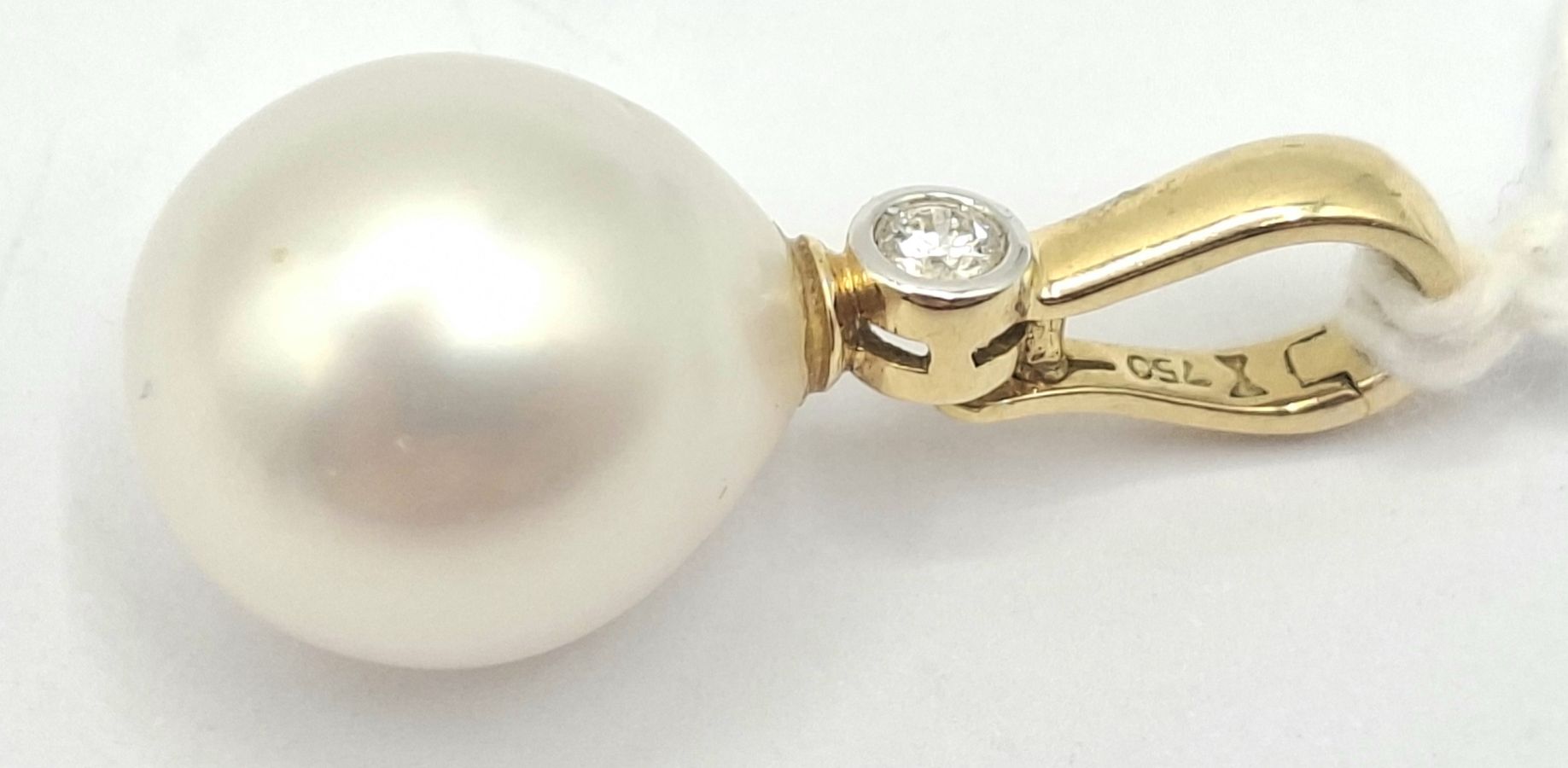 367 · SOUTH SEA PEARL AND DIAMOND PENDANT