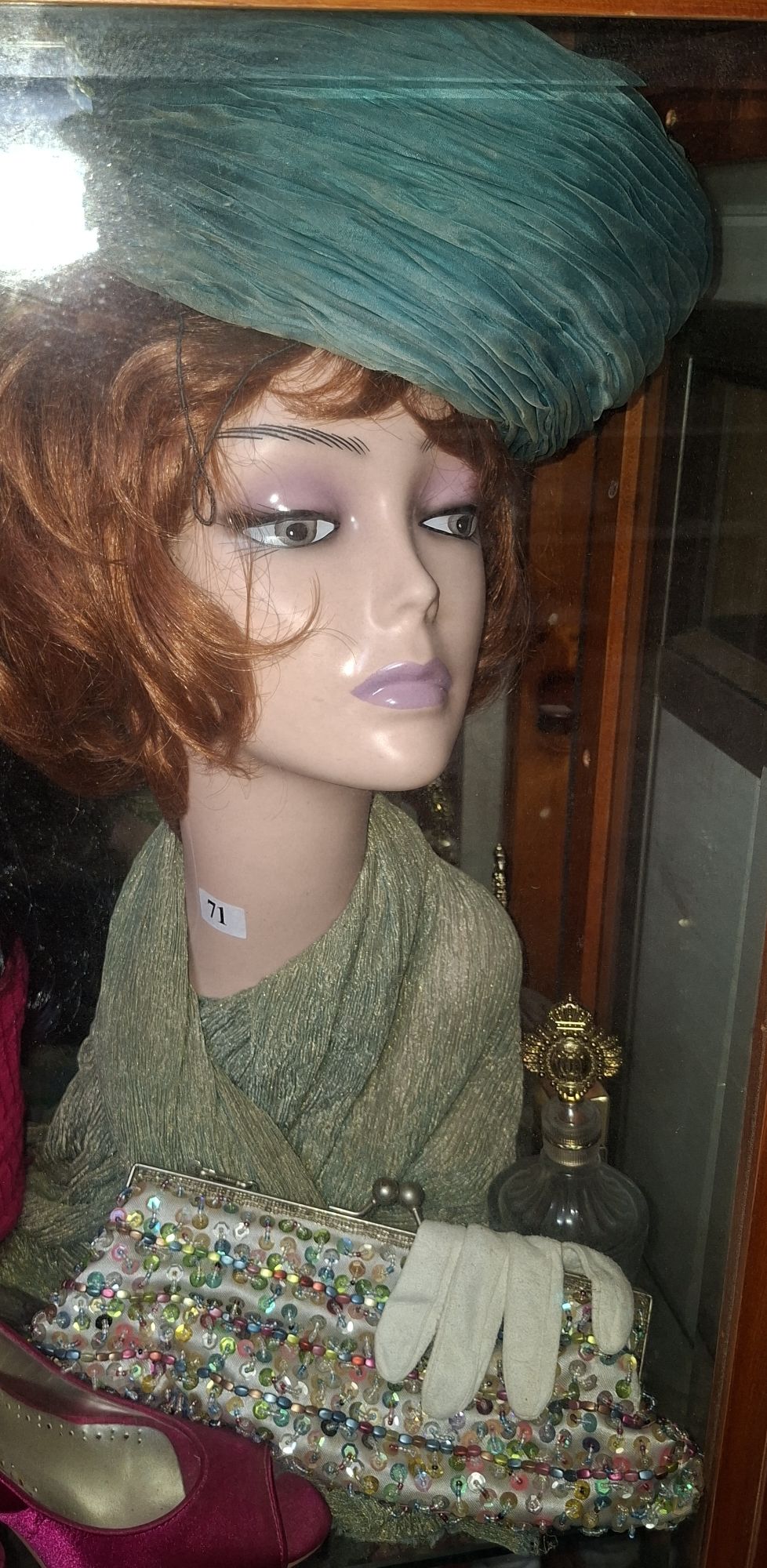 71 · FEMALE BUST MANNEQUIN ETC