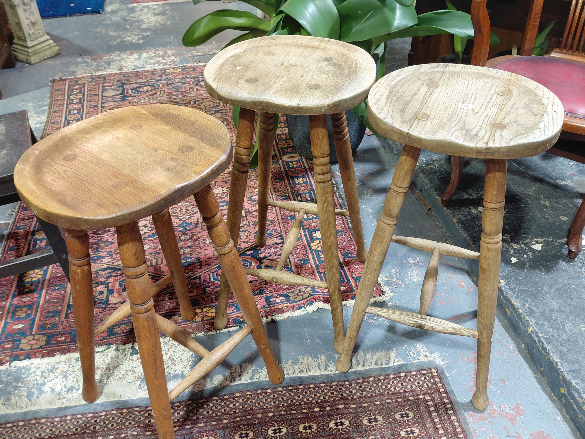 271 · 3 RUSTIC COUNTRY BARSTOOLS