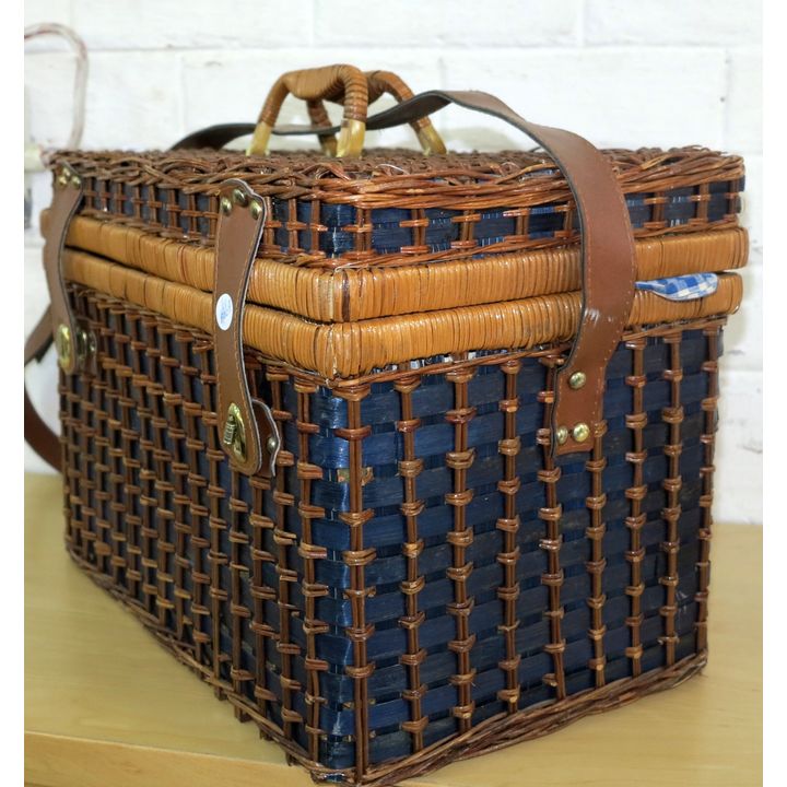 WICKER PICNIC BASKET