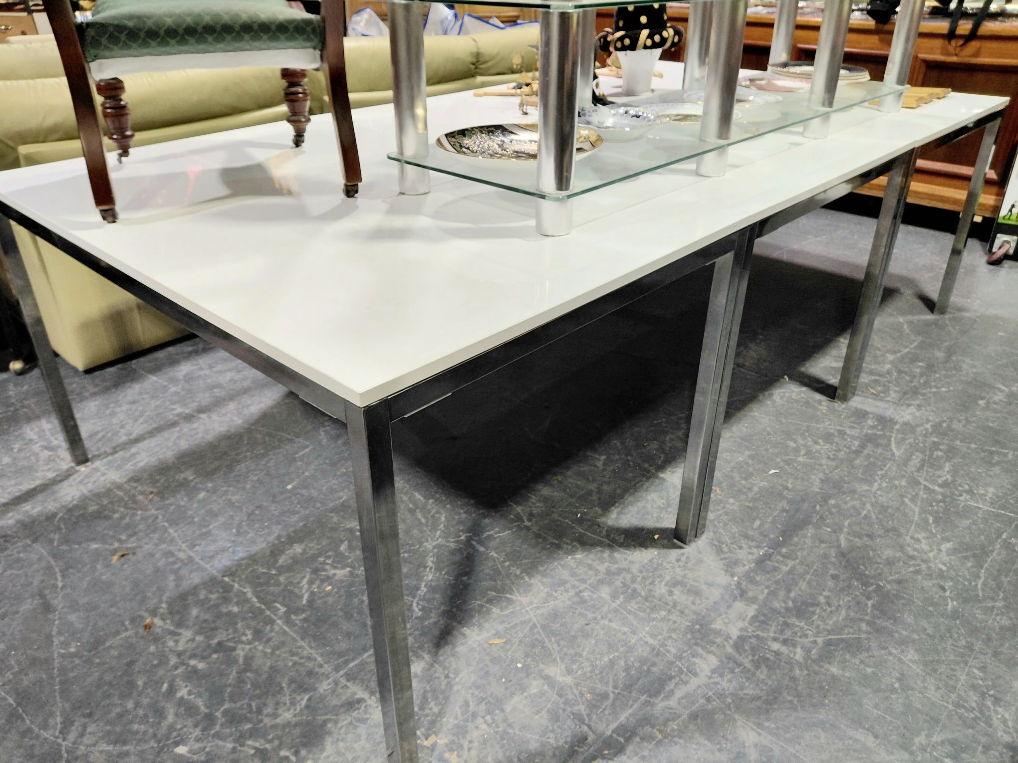 315 · MODERN DINING TABLES