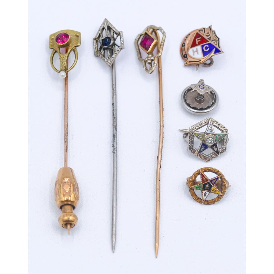 Box Antique Stick Pins & Masonic Pins - Some gold