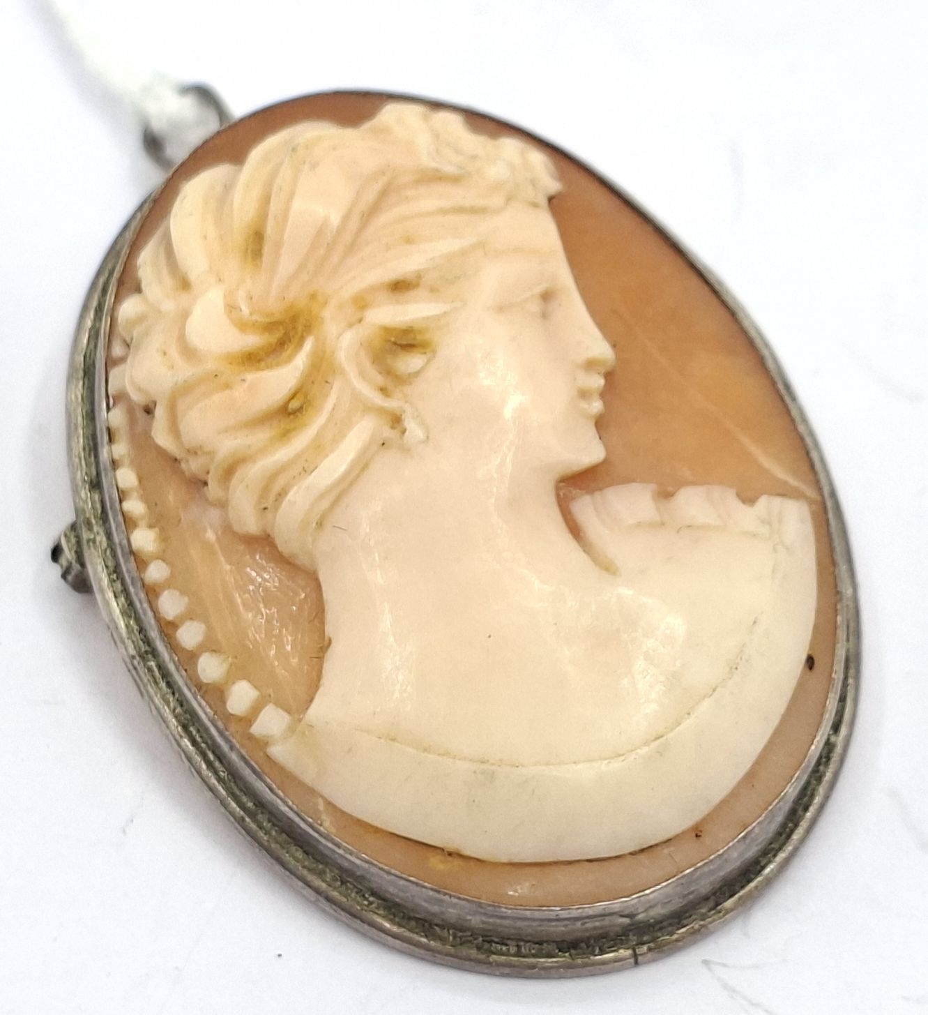 1068 · STERLING SILVER CAMEO BROOCH/PENDANT