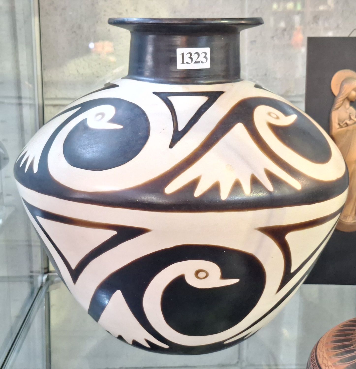 1323 · VINTAGE PERUVIAN VASE