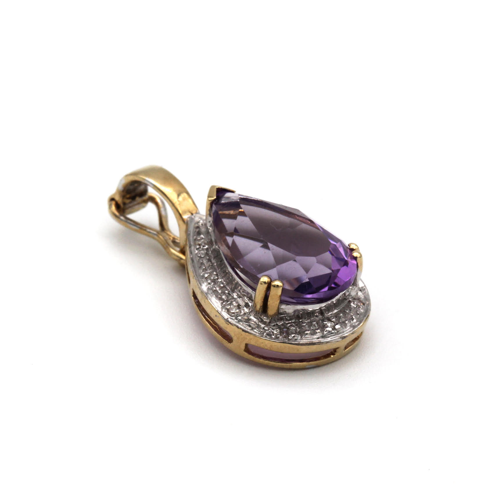 402. · 9ct Gold, Amethyst & Diamond Pendant  2.7g