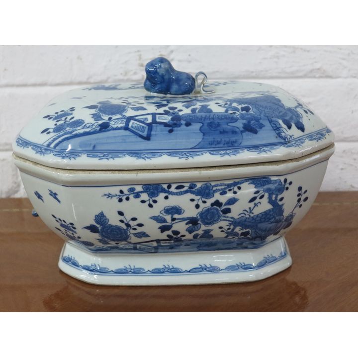 CHINESE PORCELAIN TUREEN AND COVER