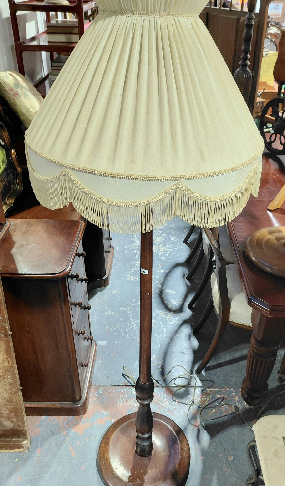 186 · STANDARD LAMP