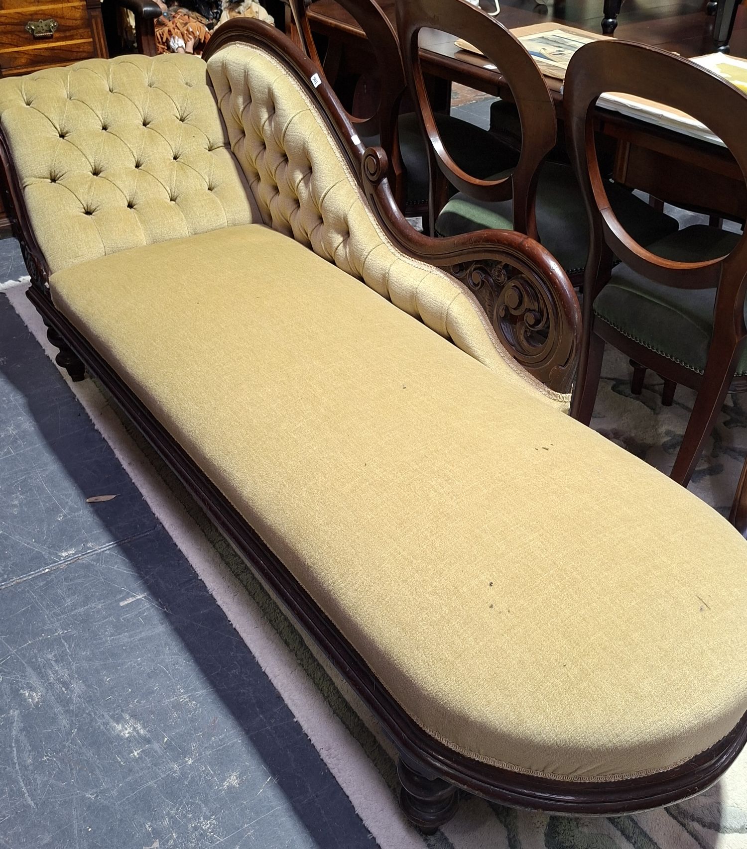 VICTORIAN CHAISE LOUNGE