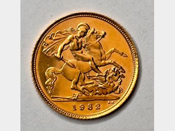 1982 ELIZABETH II UNCIRCULATED GOLD HALF SOVEREIGN