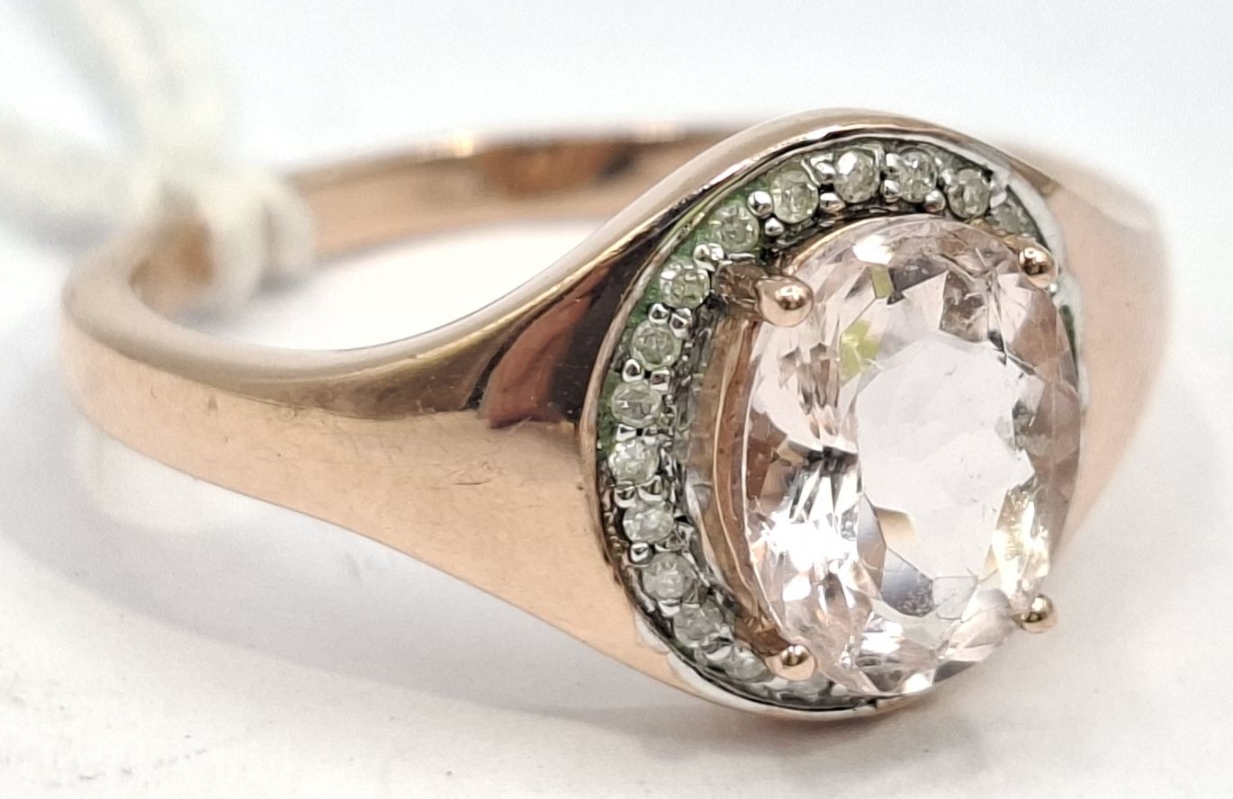 251 · 9CT GOLD MORGANITE DIAMOND RING