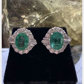 A WONDERFUL PAIR OF ART DECO INSPIRED 18CT WHITE GOLD EMERALD & DIAMOND EARRINGS, with total Colombian Emerald