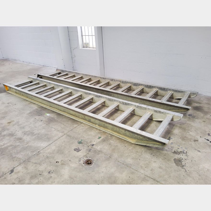 Aluminium Heavy Duty 6000kg Vehicle Ramps Mainland Auctions aluminium-heavy-duty-6000kg-vehicle-ramps-mainland-auctions
