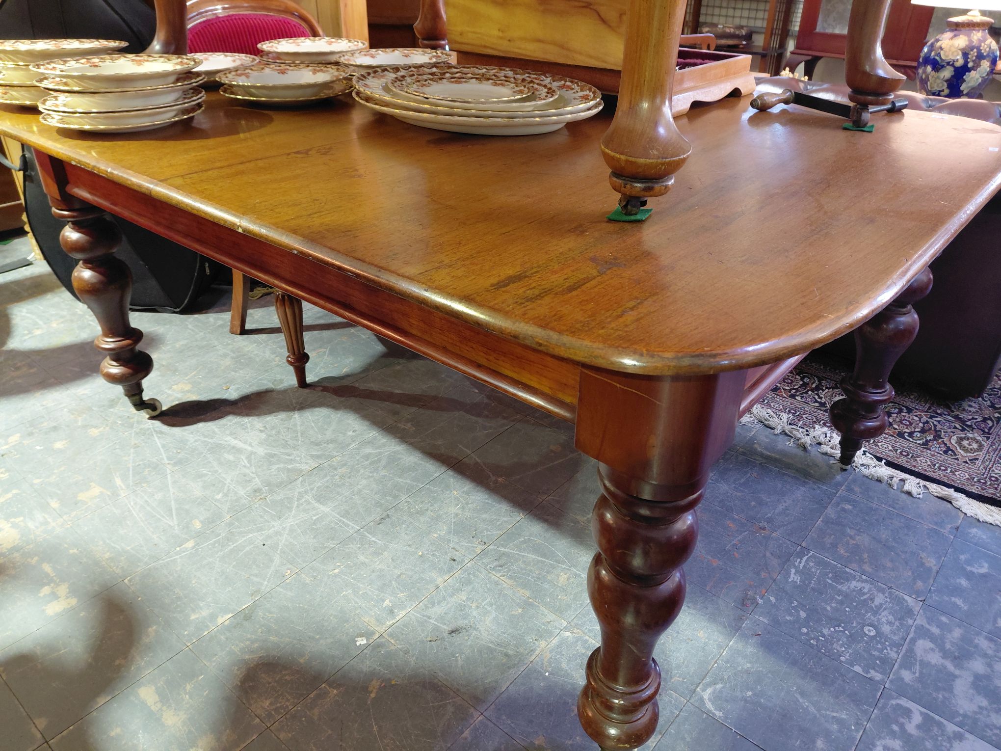 117 · 19TH CENTURY CEDAR DINING TABLE
