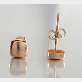 9CT YELLOW GOLD SQUARE STUDS - 51929/1304